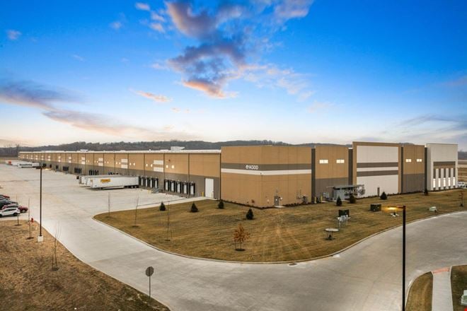 Preview of Industrial space for Rent at 14300 NE 41st St.