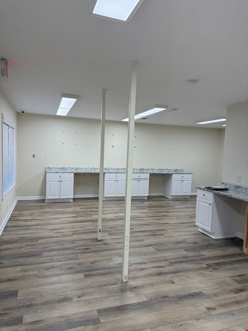 2,000 SF Office Suite with I-10 Visibility