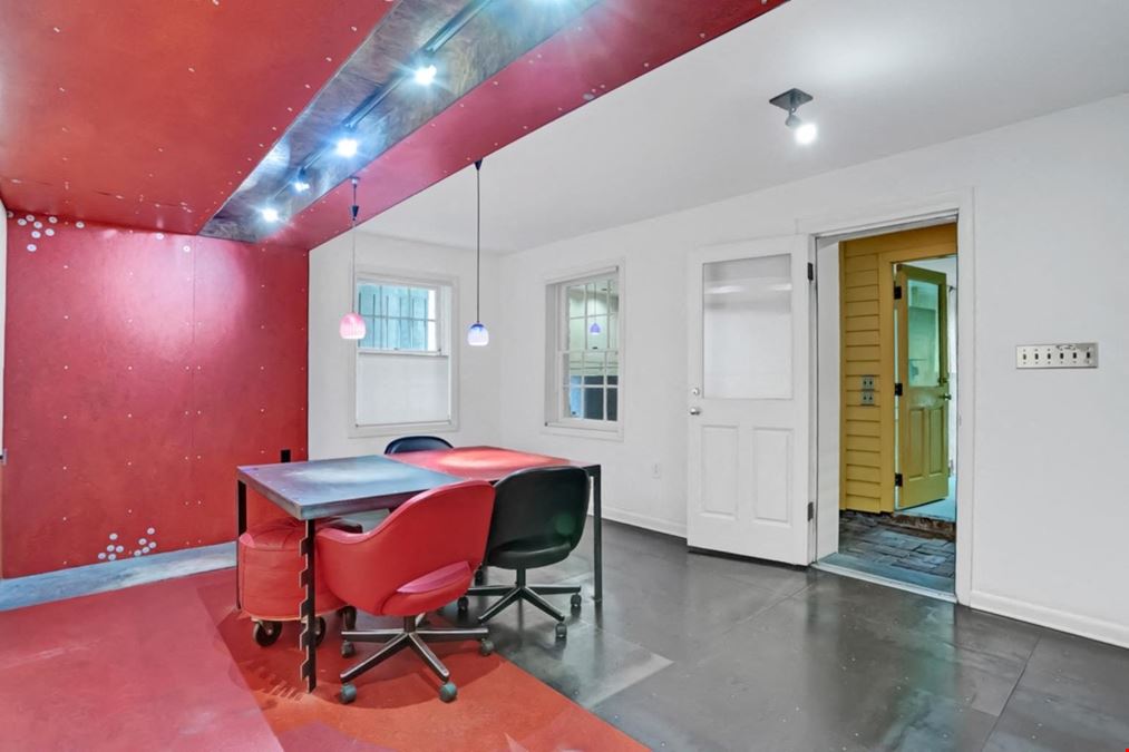 216 E. Gaston Street, Garden Level