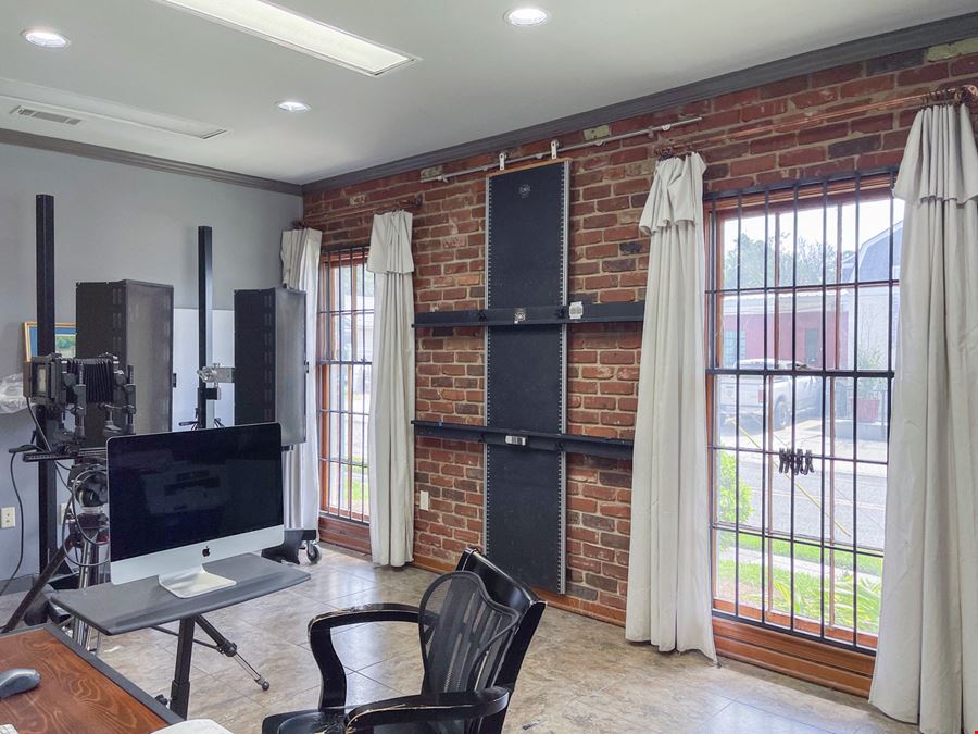 ±2,000 SF Office/Retail at Mid City Signaled Intersection