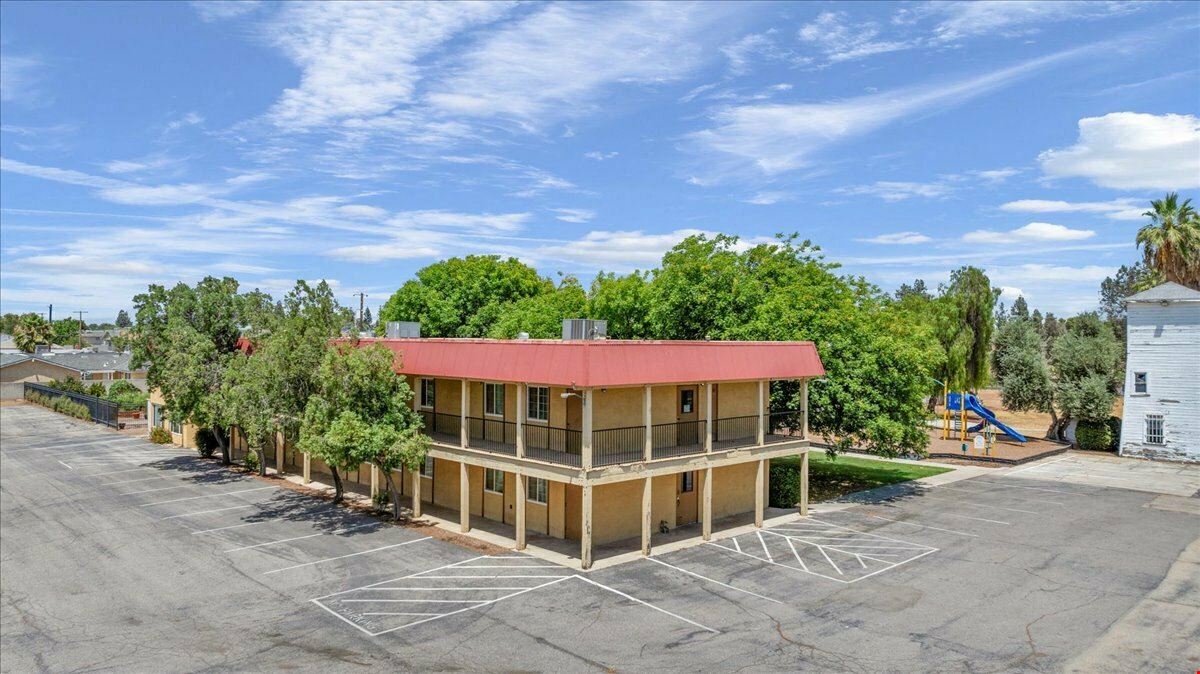 (9) Special Purpose Buildings on ±4.07 Acres in Fresno, CA