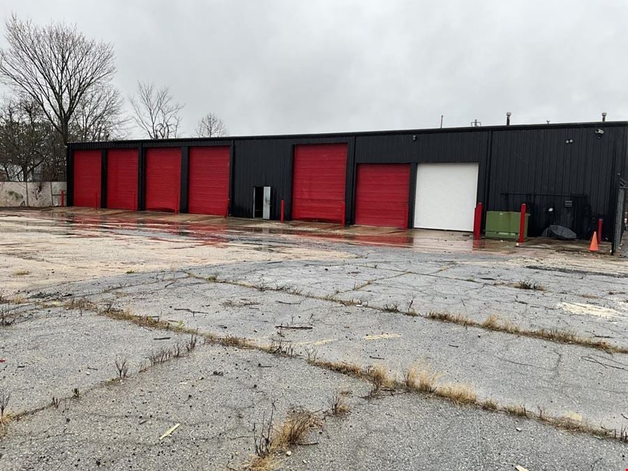 2441 N Main St