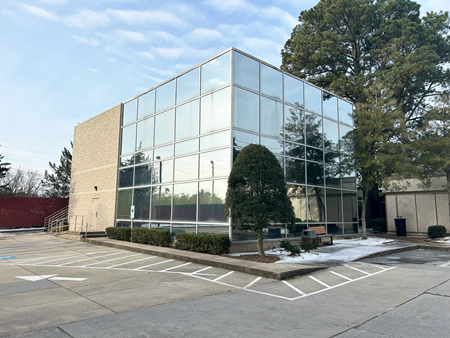 Preview of Office space for Rent at 790 Pershing Rd