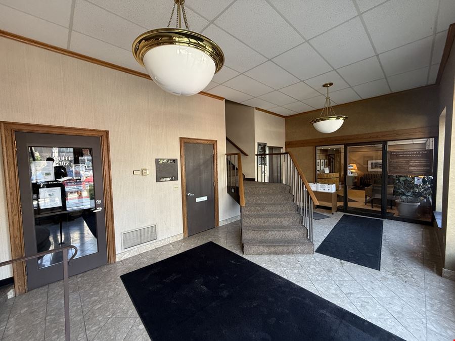 33 W Main St