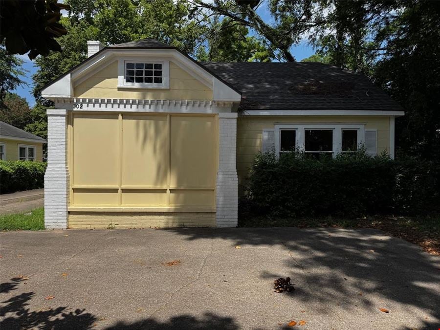 302 Albany Ave