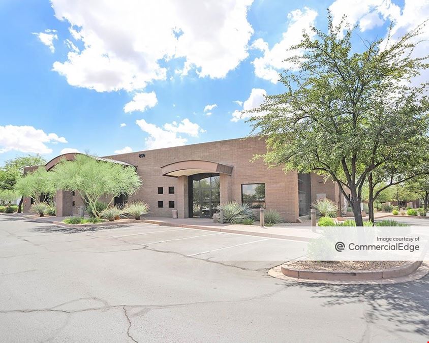 850 & 858 West Elliot Road