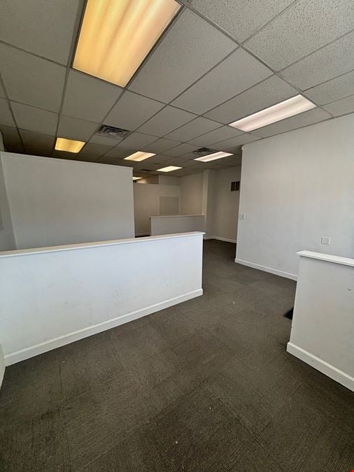 West Town – Retail/Office Space for Lease