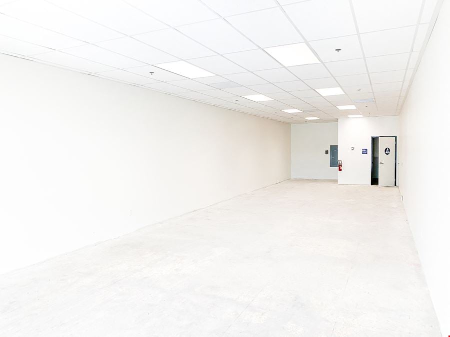 DRIVE-THRU PAD + RETAIL | El Dorado Center