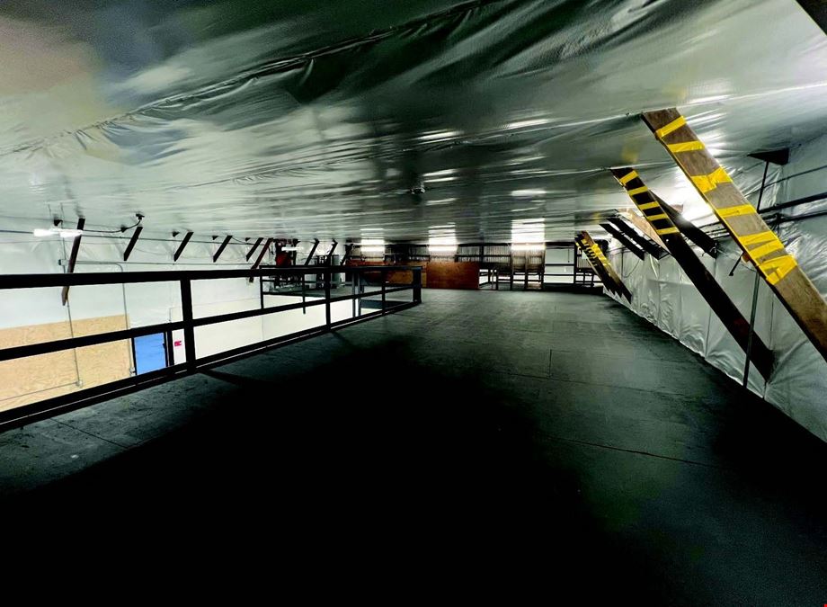 Large Industrial Warehouse w/Yard
