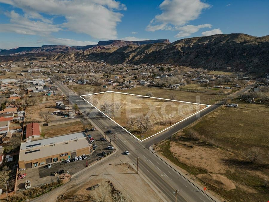 Corner Commercial Lot En Route to Zion National Park