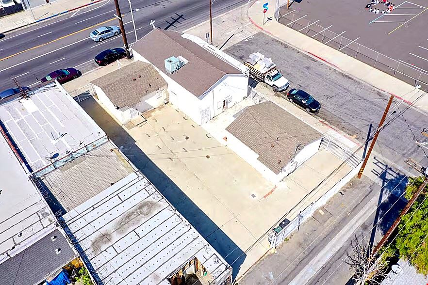 1108 E 84th Place