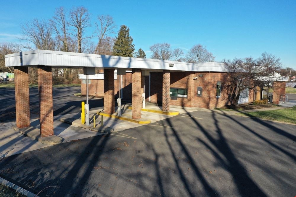 Freestanding Retail w/ Drive-Thru