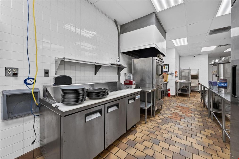COMING SOON (Live Mon 6/22) - 4000 Fort Campbell Blvd - For Lease