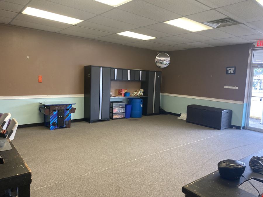 725 Main Ave W - 5,500 SQ.FT. RETAIL BLDG