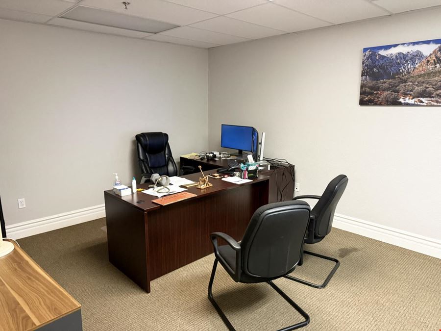 ±13K office/whs bldg with secured yard (±0.97 acre)