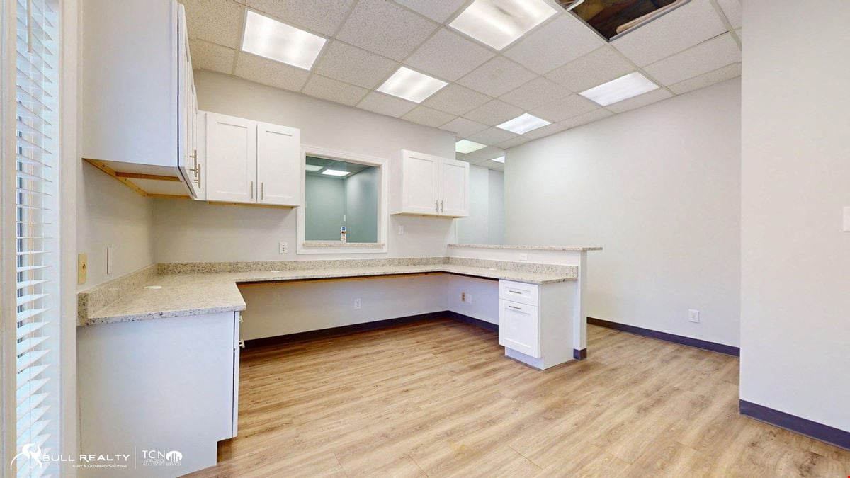 Move-In Ready ±1,200 SF Medical Office Suite For Lease