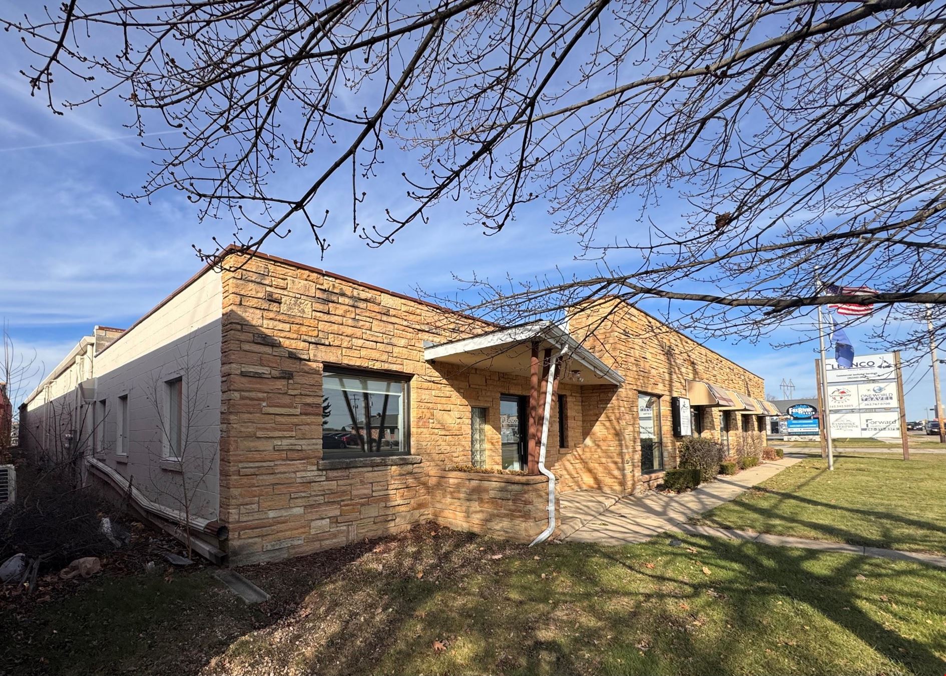 925 E Milwaukee Ave