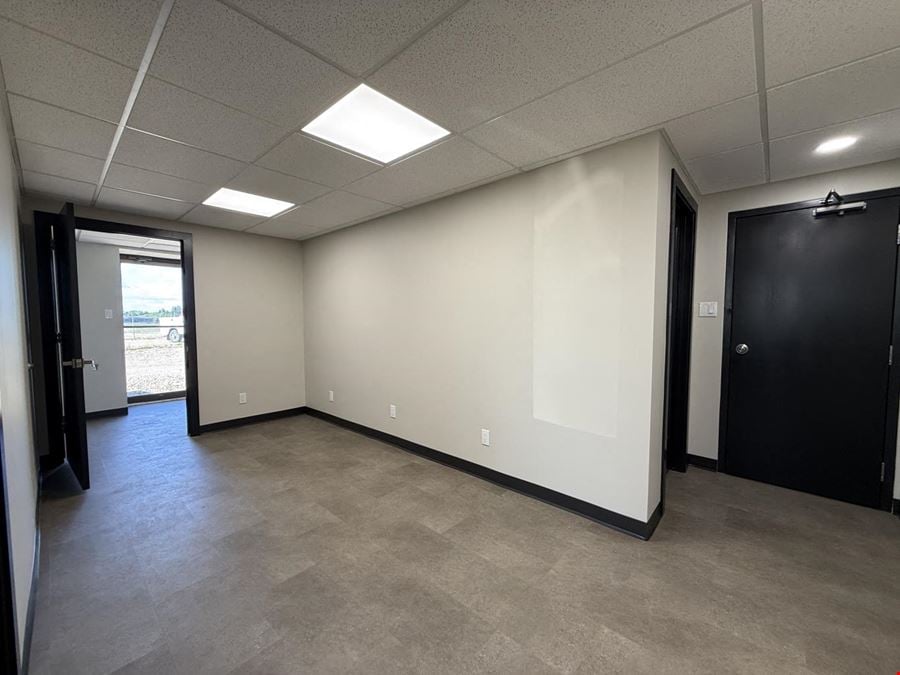 4038/4040 Industry Ave