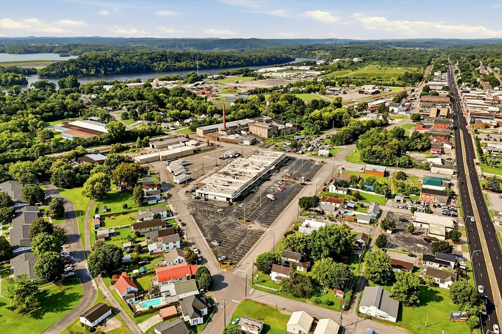 Downtown Lenoir City Shopping Center
