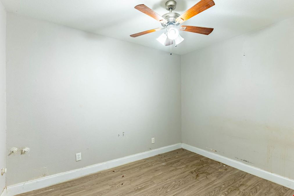 Office/Retail Suites on Interstate 30