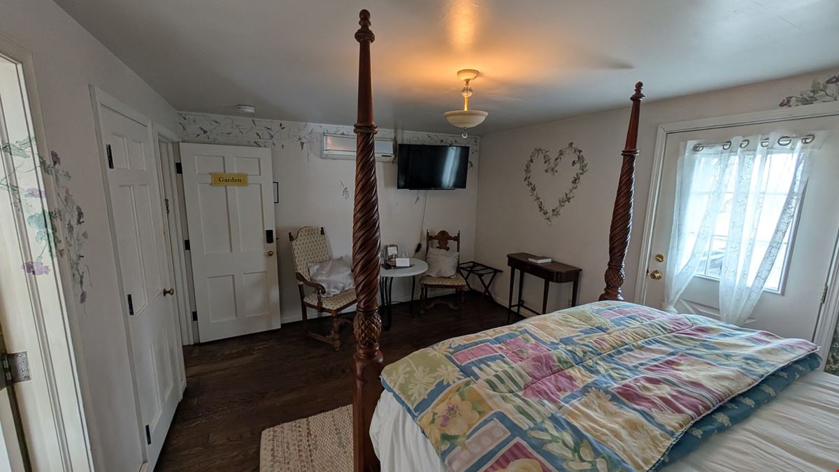HideAway B&B Inn, LLC
