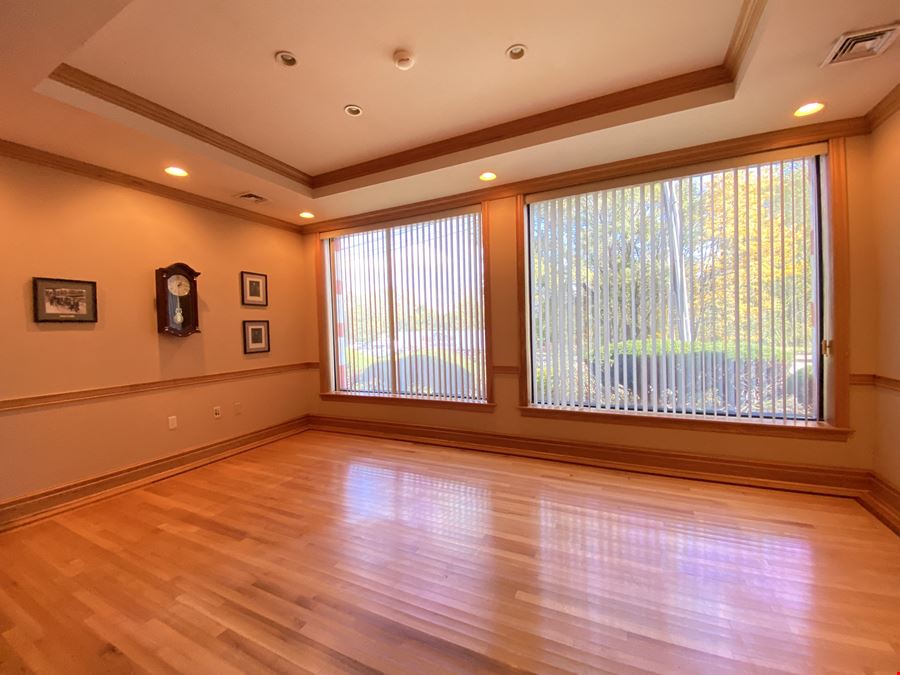 381 N 9th Ave