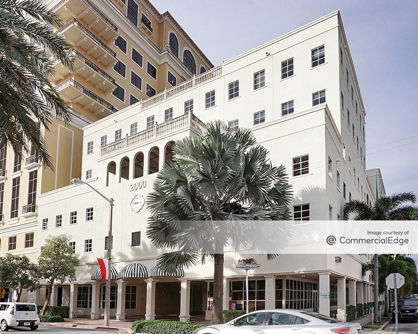 2000 Ponce Business Center
