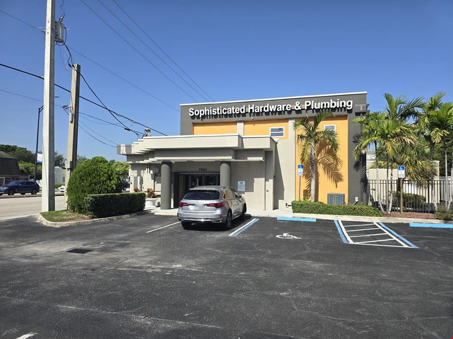 Freestanding Retail / Showroom Bldg