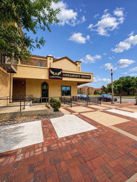 Preview of Retail space for Rent at 1003 University Avenue
