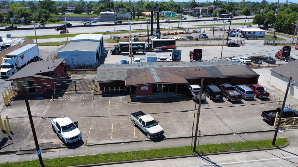 7112 Lyons Ave