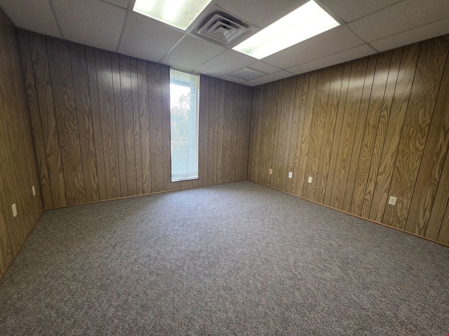 Prime ±4,000 SF Office/Industrial Building in the Space Port Commerce Park