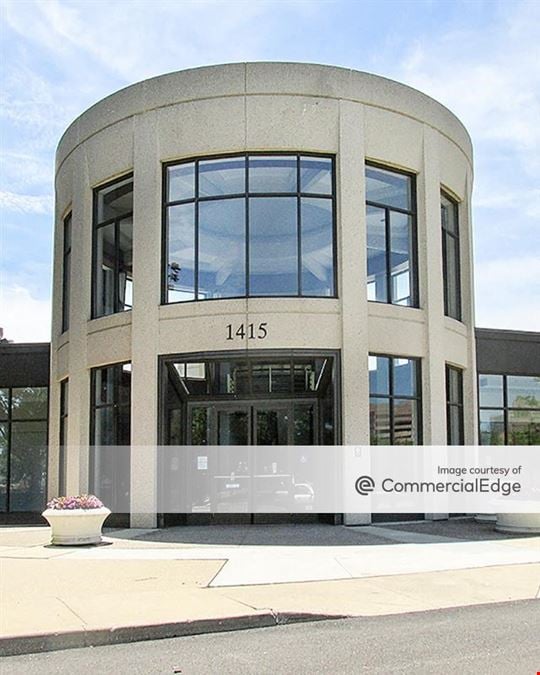 Oak Brook Regency Towers - East