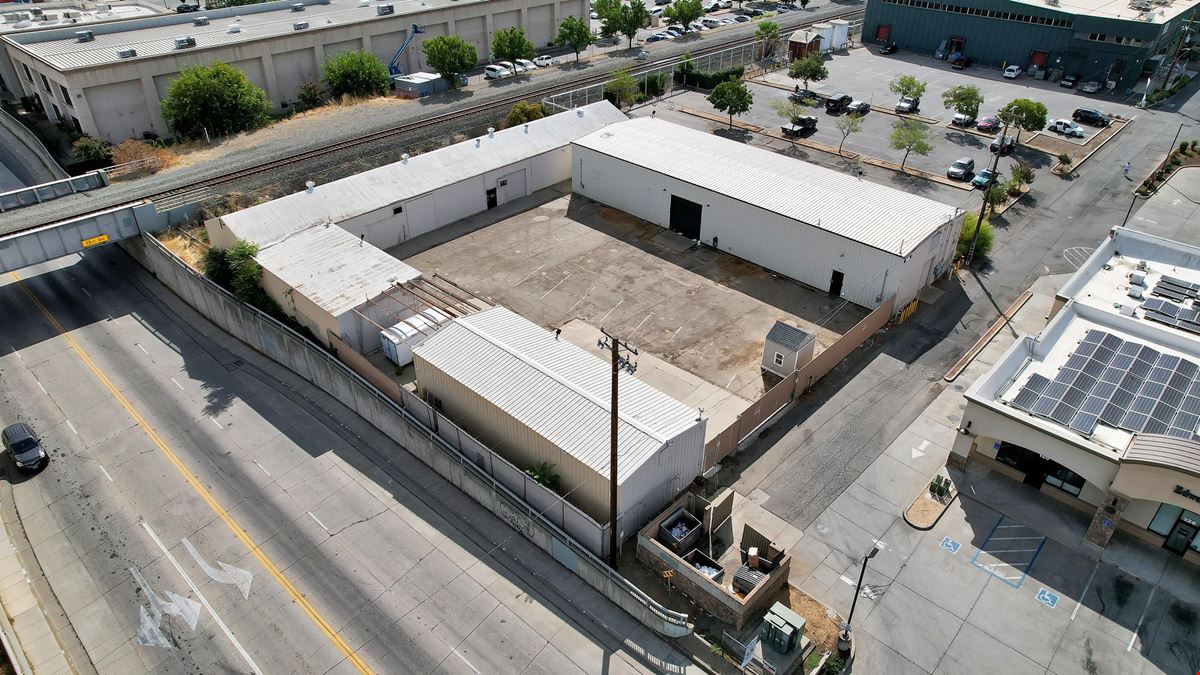 ±11,500 SF Of Clear Span Industrial Buildings + Fenced Lot