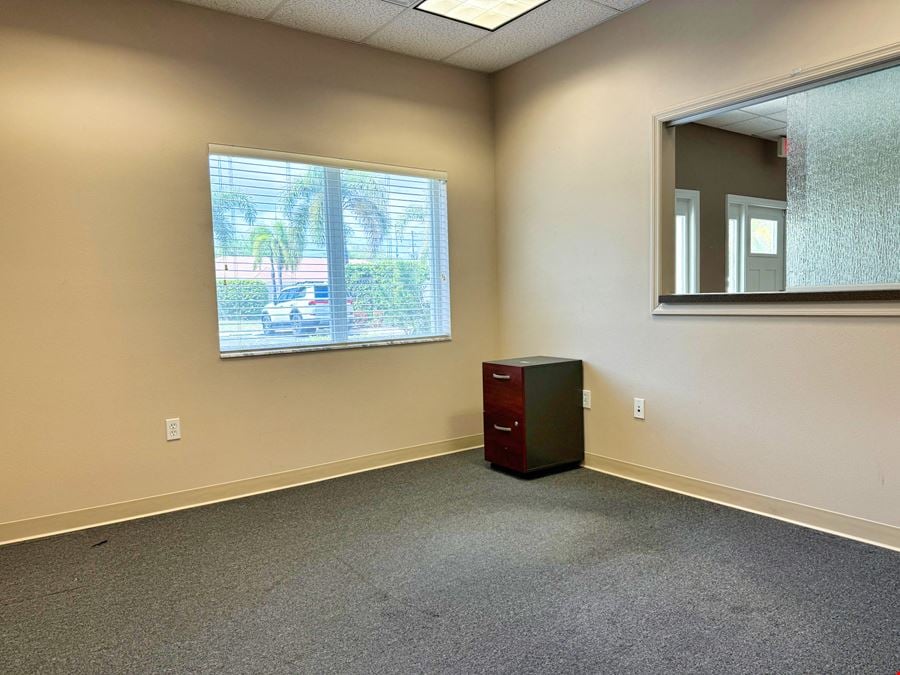 SUPER WELL LOCATED OFFICE SUITE ON UNIVERSITY PKWY.
