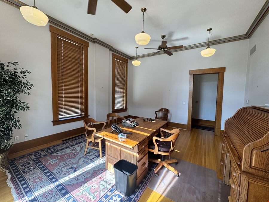 121-127 S Center St