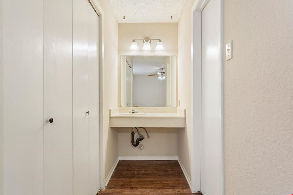 5506 Kingsman Apartments - Multifamily Portfolio