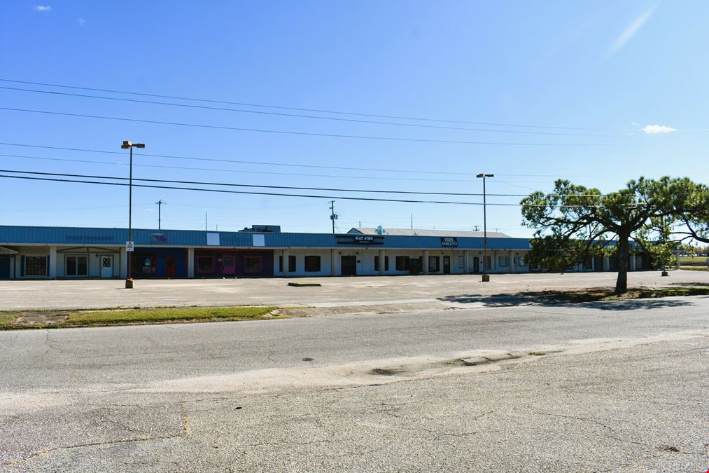 LaCroy Plaza - 3637 Debby Dr.