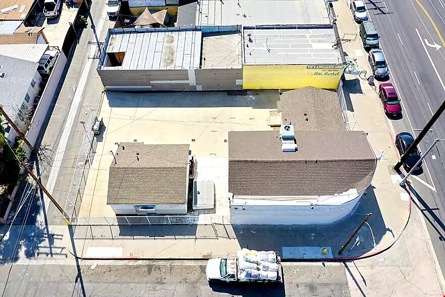 1108 E 84th Place