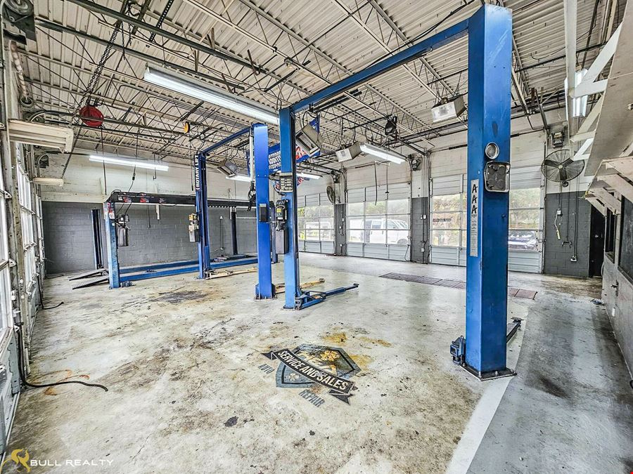 ±2,040 SF Retail/Auto Service Shop | For Sale & For Lease