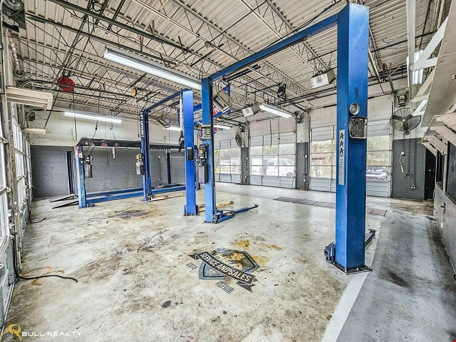 ±2,040 SF Retail / Auto Service Shop