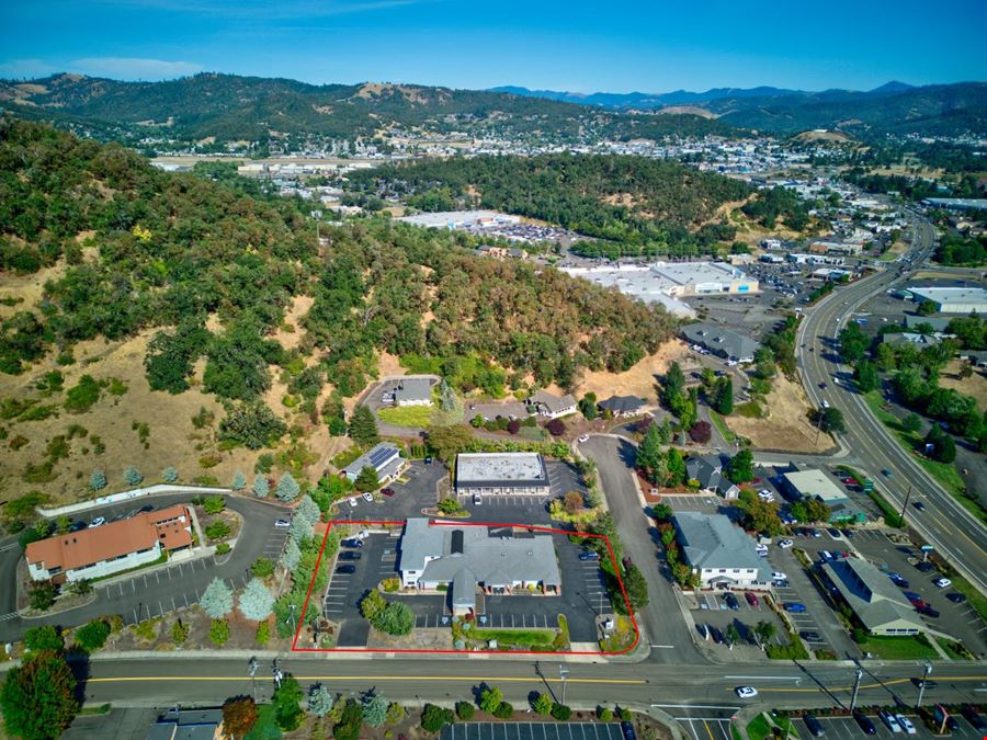 Professional or Medical Office Space in prime Roseburg location!