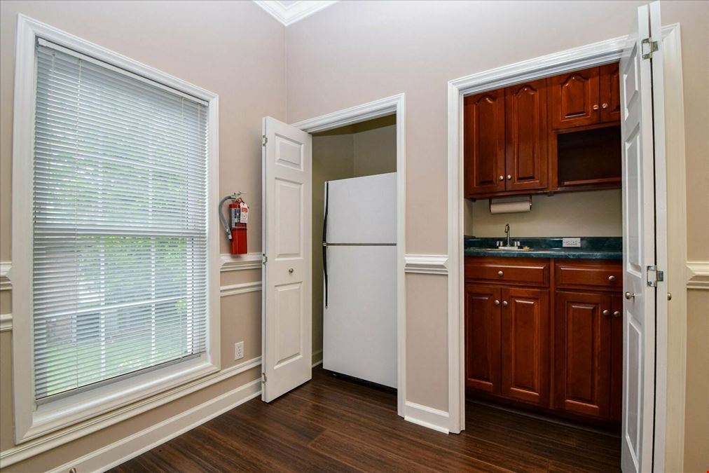 1215 Corporate Cir