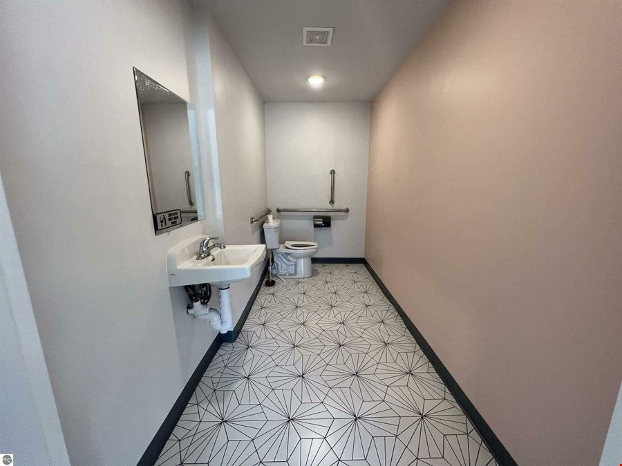 2,510 SF Downtown Retail Building