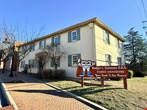 3,092 SF Office / Residential Building For Sale or Lease in Downtown Ozark Square