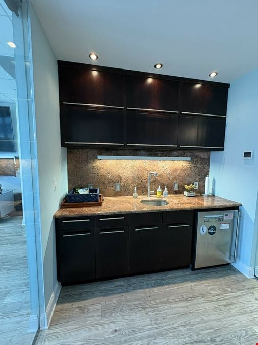 Metropolitan Suite 607