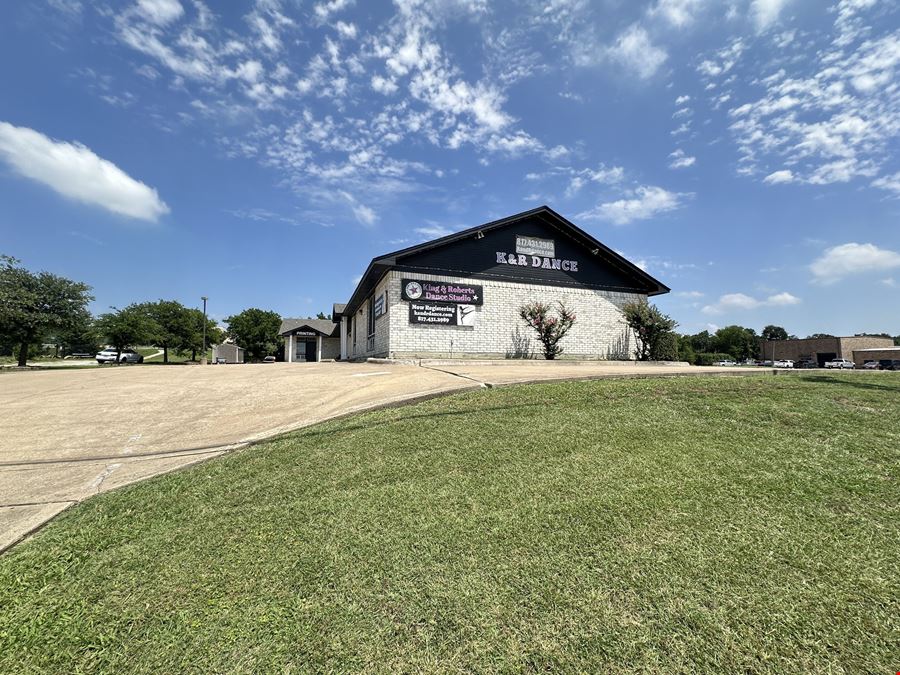 1337 S Main St, Keller