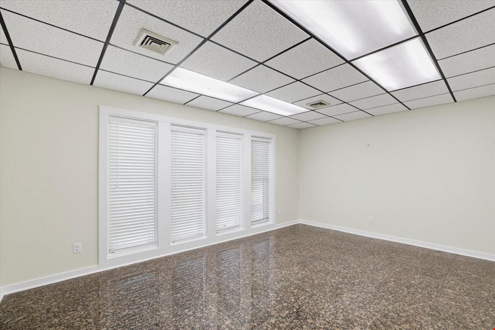 Office Bldg in Alexus Estates