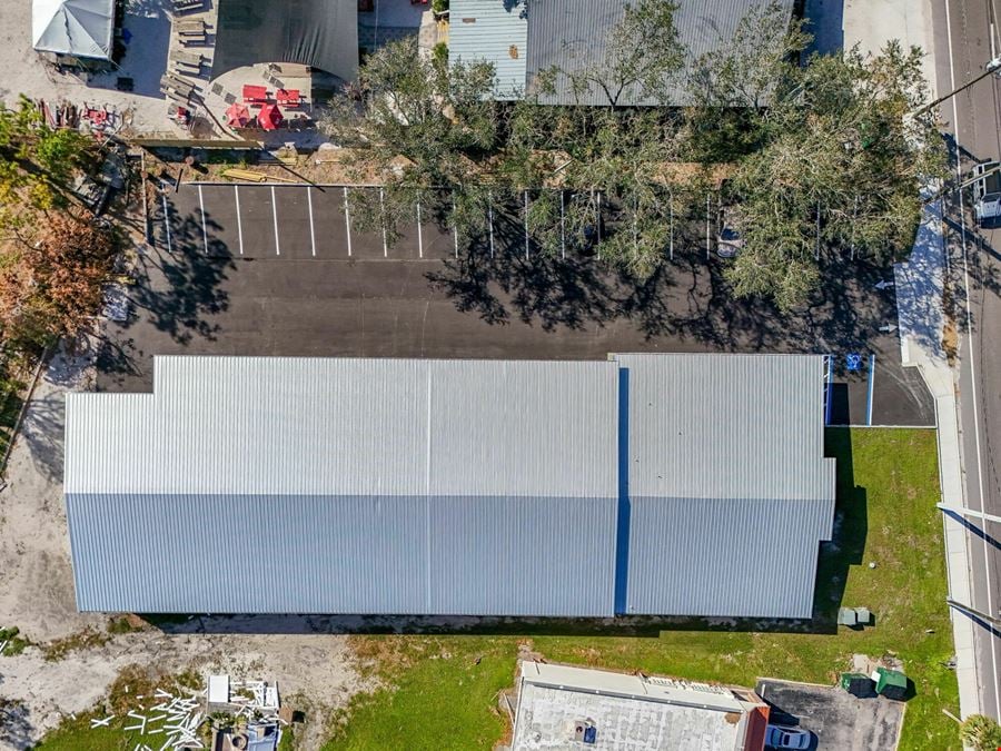 Cattlemen Road Industrial Building with retail showroom