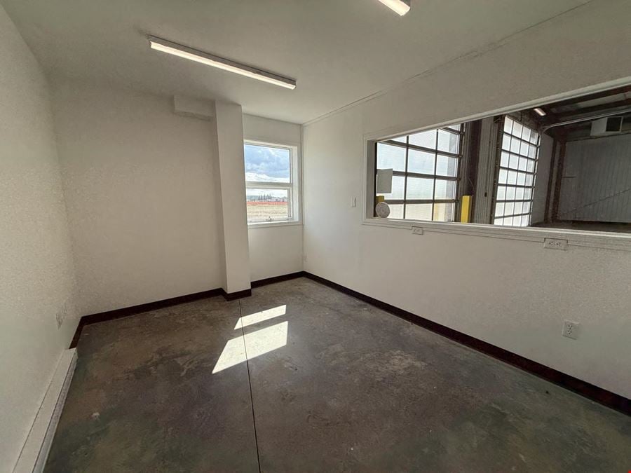 4038/4040 Industry Ave