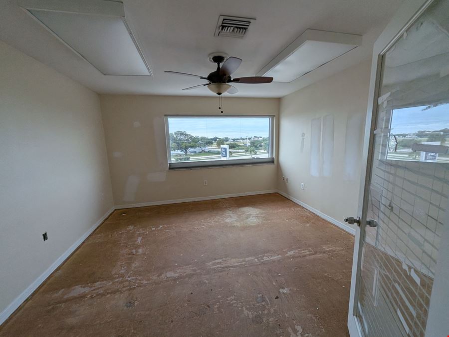 10095 Overseas Hwy, Marathon, FL 33050
